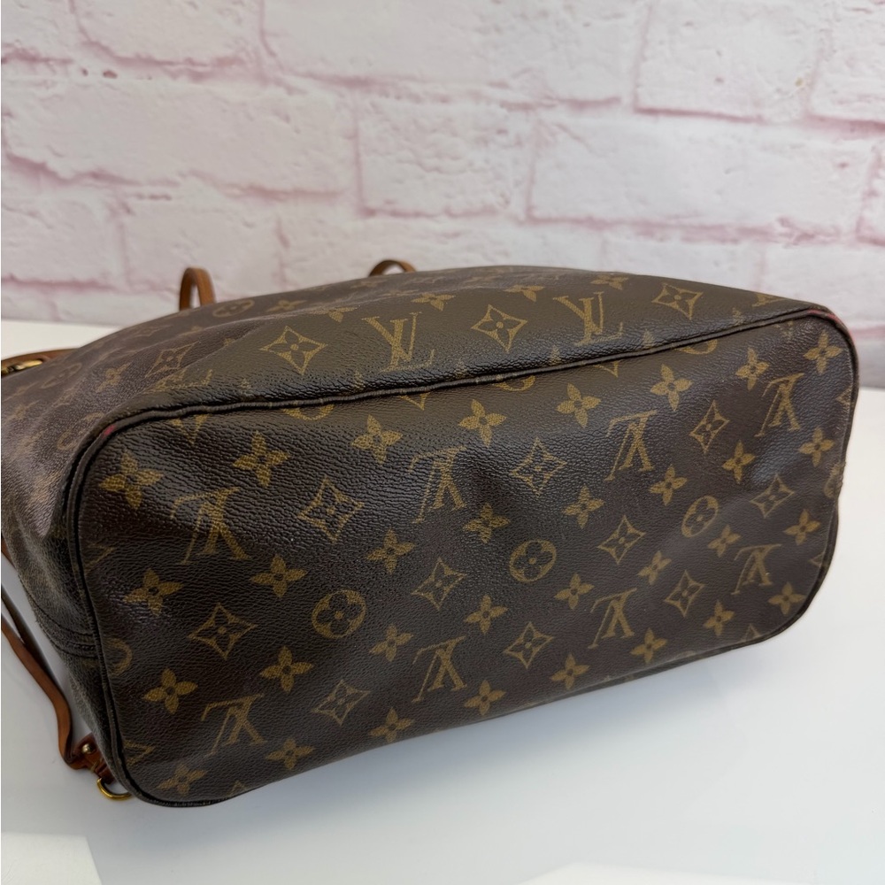 Louis Vuitton Neverfull Monogram MM Tote - Picture 7 of 12